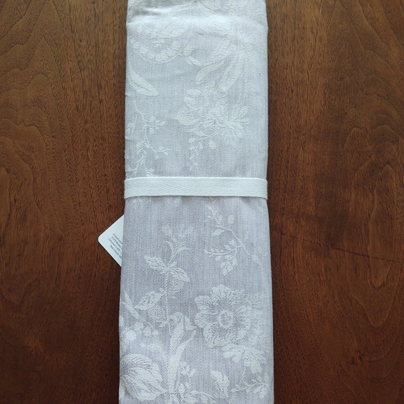 🌼💜Spring Jacquard Table Runner💜🌼 - Picture 2 of 3